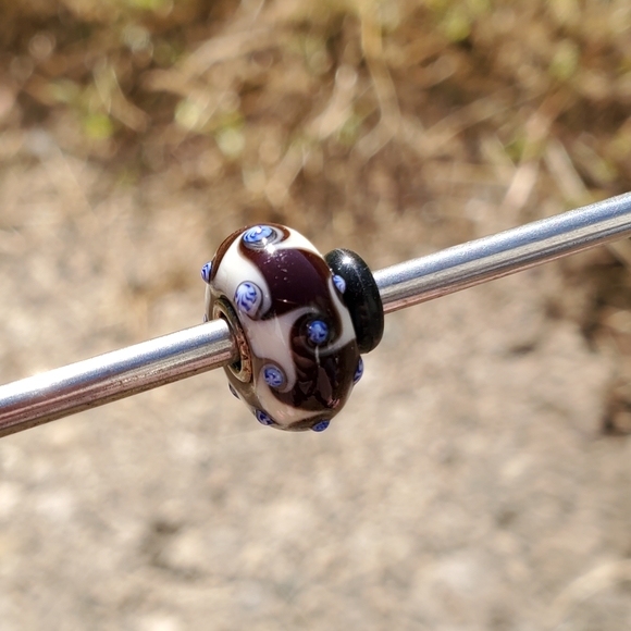 Trollbeads Limited Edition 2011 Blue Christmas Snow Swirls Bead - Picture 4 of 7